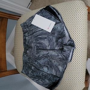 NWT Lululemon Hotty Hot Low Rise Shorts Sz 4 6 8